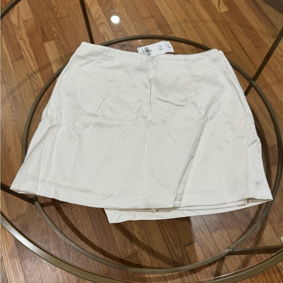 abercrombie and fitch satin draped mini skort in white - Picture 8 of 9